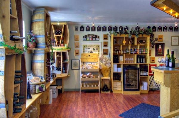 Crowsnest winery tasting room